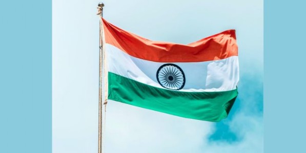 राष्ट्रध्वजाचा सन्मान राखुया !