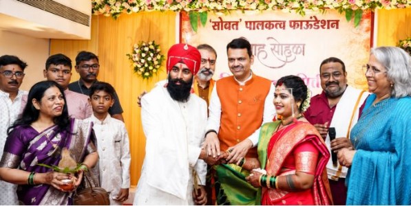 भावूक करणारा क्षण! देवाभाऊंनी बांधली प्रीती ताईच्या नव्या संसाराची गाठ; मंगलाष्टकांत डोळ्यांत आले आनंदाश्रू
