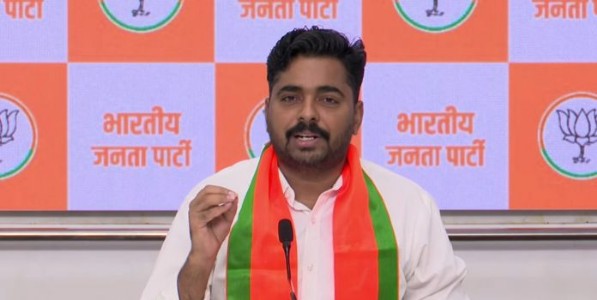 देवेंद्रजी फडणवीस महाराष्ट्रातल्या १४ कोटी जनतेच्या आशीर्वादाने झालेले मुख्यमंत्री आहेत - नवनाथ बन