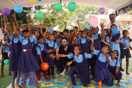 आयुष्मान खुरानाने केले मुलांच्या सुरक्षित बालपणाचे आवाहन!