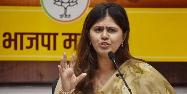 घरात नाही दाणा आणि मला बाजीराव म्हणा; वडेट्टीवारांकडून पंकजा मुंडेंना मुख्यमंत्रीपदाची ऑफर