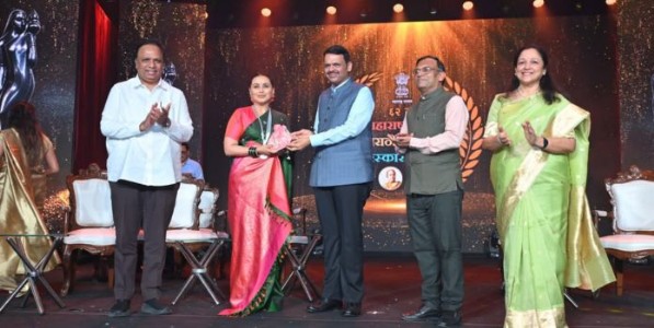 डॉ.राणी मुखर्जी यांना राज कपूर विशेष योगदान पुरस्कार देऊन सन्मान, राणीने मानले महाराष्ट्राचे आभार !