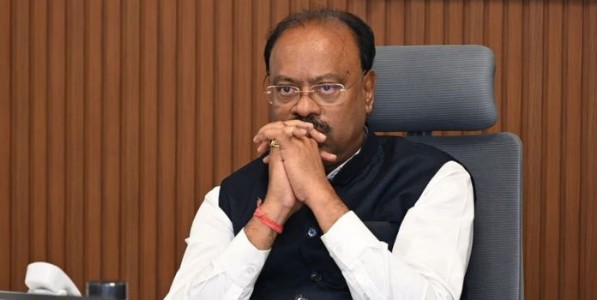 चिमुकलीच्या वेदनेसमोर संवेदनशील झाले महसूल मंत्री!श्रीनिकाच्या उपचारासाठी सर्वतोपरी मदतीचे आश्वासन*