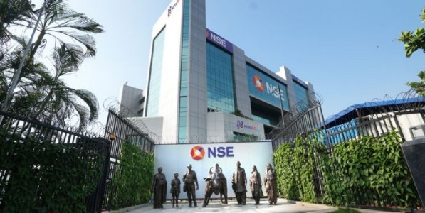 NSE IPO दुसऱ्या दिवशी पूर्ण सबस्क्राईब; सह-स्थान प्रकरणात सर्वोच्च न्यायालयाच्या निर्णयाने दिलासा