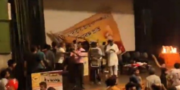 कोलकात्यात ग्राहक पंचायतीच्या कार्यक्रमात 'एसएफआय'चा गोंधळ!