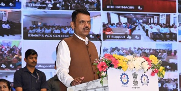 जगात अनेक संधी, या संधींशी जुळवून घेणे गरजेचे, विद्यार्थ्यांनी नवीन कौशल्ये आत्मसात करावी -मुख्यमंत्री देवेंद्र फडणवीस