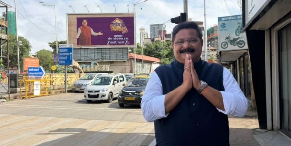 ‘होम मिनिस्टर’चं पैठणी साडीपासून साकारलं भव्य होर्डिंग !
