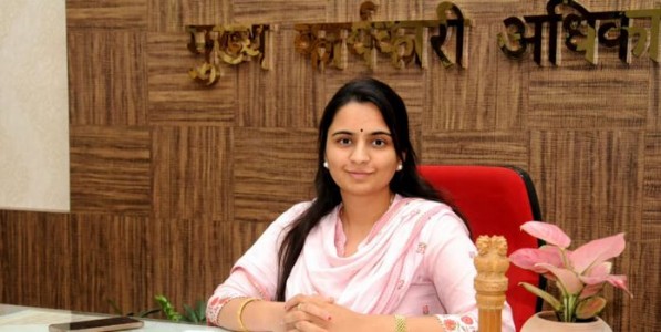 आयआयटीची गोल्ड मेडलिस्ट ते जालन्याची जिल्हाधिकारी; अंतरवालीतील संयमी संवादामुळे आयएएस अधिकारी आशिमा मित्तल चर्चेत