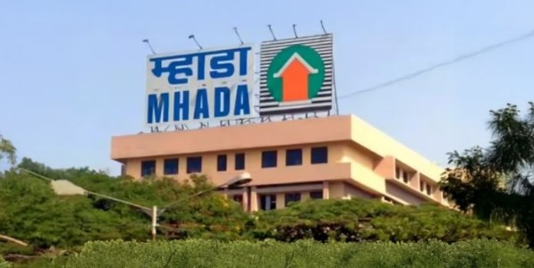 गरिबांच्या निवार्‍यावर डोळा